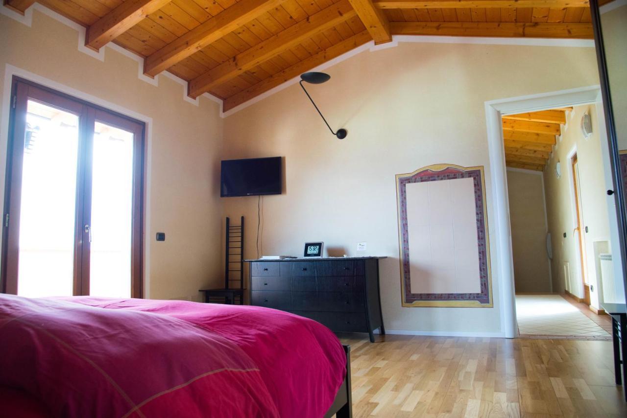 Guesthouse "Villa Tamas" Лімоне-суль-Гарда Екстер'єр фото
